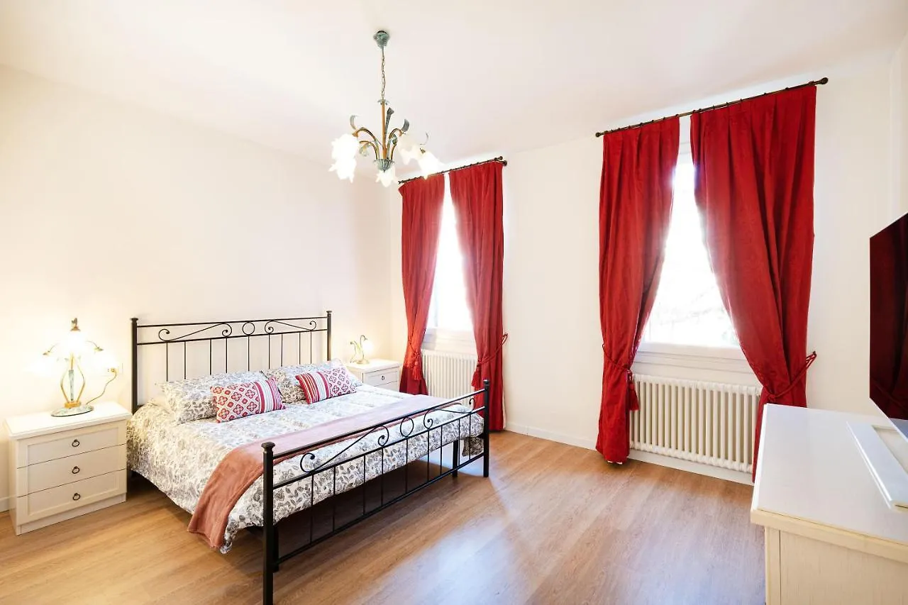 Ricco Di Comfort, Grande, Luminoso E Comodo Venecia 0*,  Italia